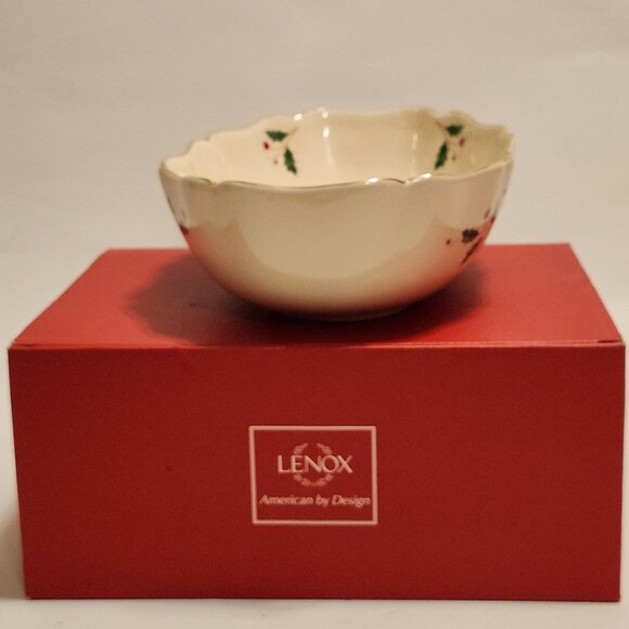 Lenox Holiday Archive White Ceramic Large Fluted Bowl HOLIDAY LENOX HOLLY Leaves - Picture 4 of 8